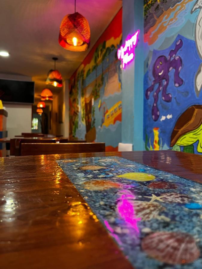 Acuarios Hostal Плайя-Ладрильерос Экстерьер фото
