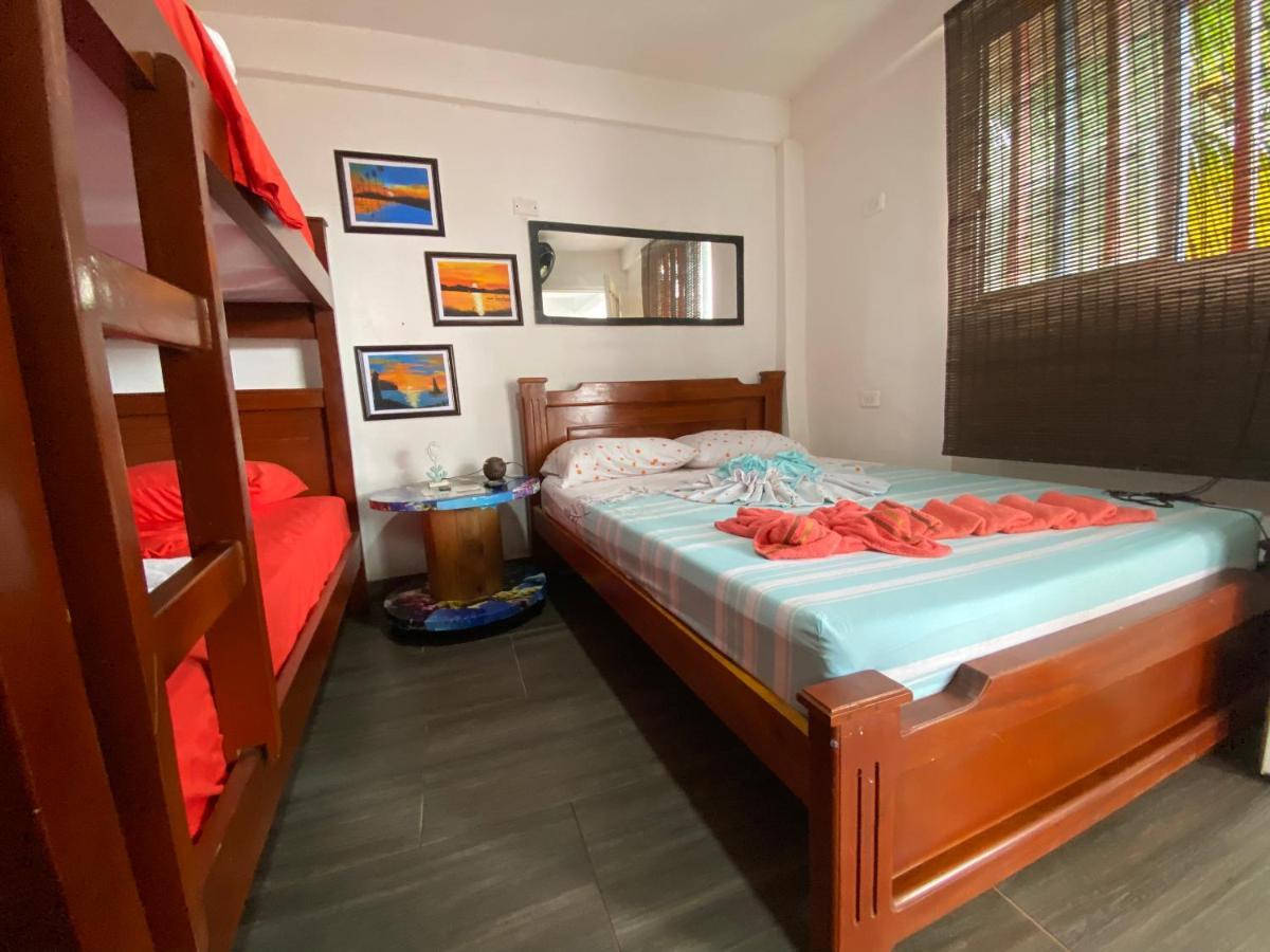 Acuarios Hostal Плайя-Ладрильерос Экстерьер фото