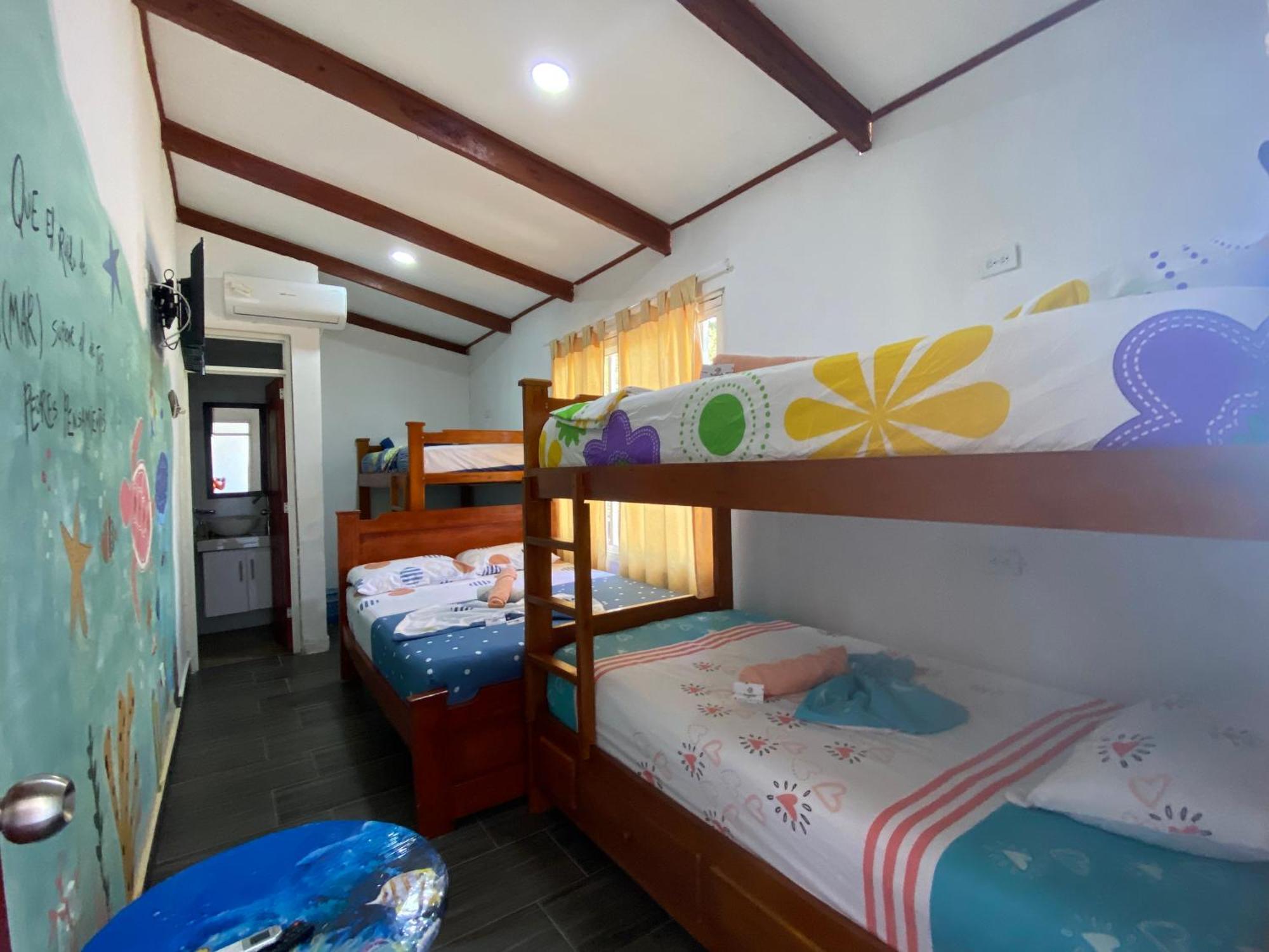 Acuarios Hostal Плайя-Ладрильерос Экстерьер фото