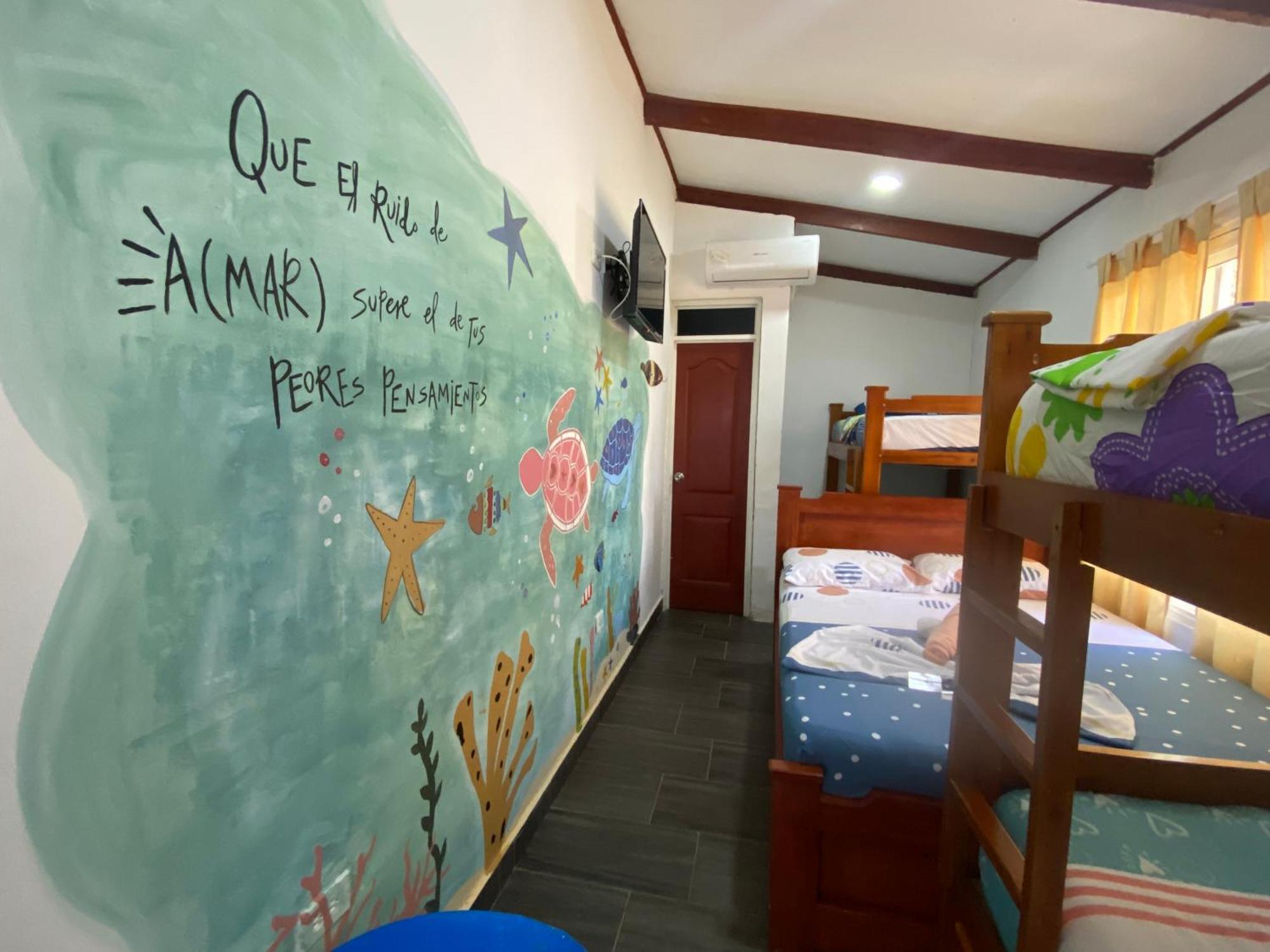 Acuarios Hostal Плайя-Ладрильерос Экстерьер фото