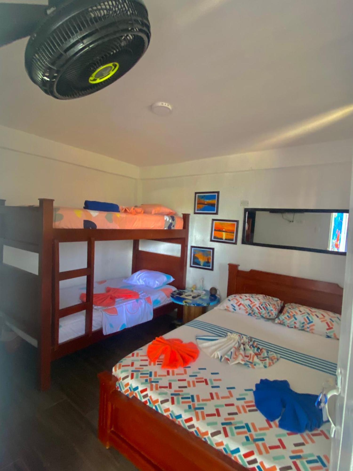 Acuarios Hostal Плайя-Ладрильерос Экстерьер фото