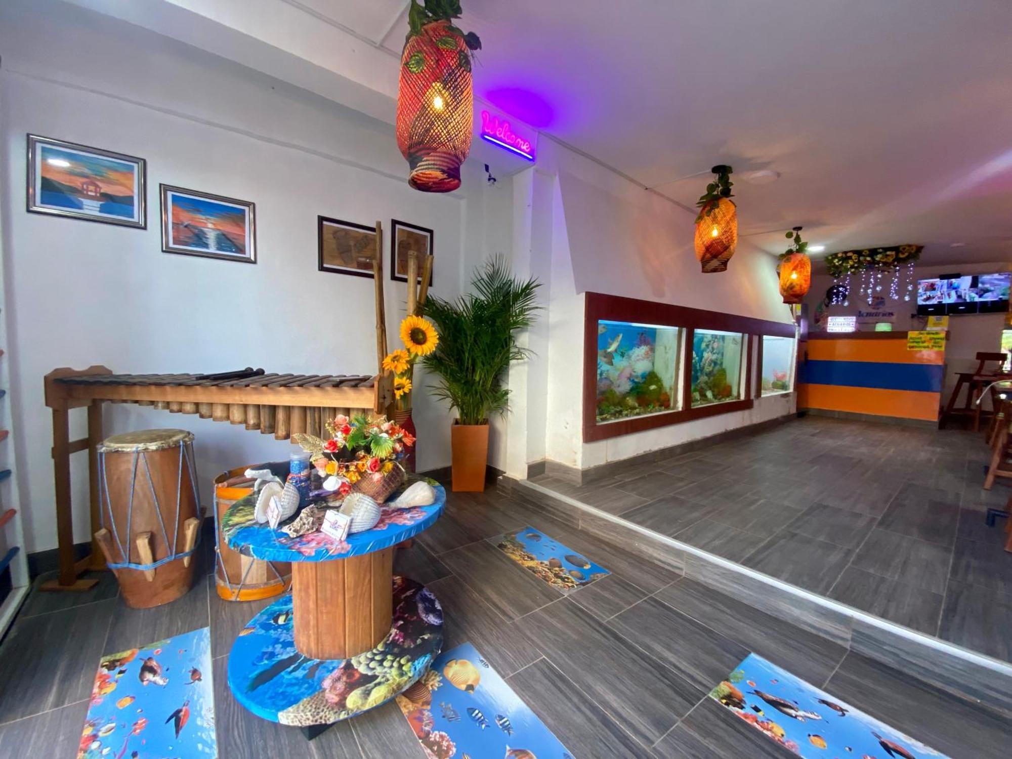 Acuarios Hostal Плайя-Ладрильерос Экстерьер фото
