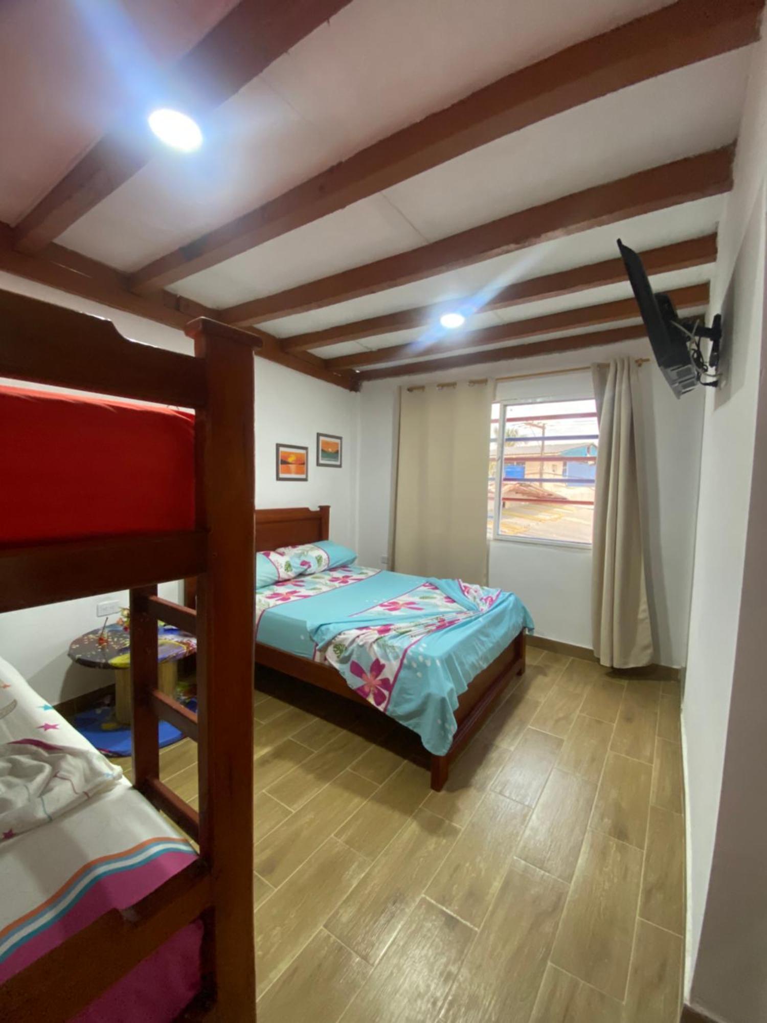 Acuarios Hostal Плайя-Ладрильерос Экстерьер фото
