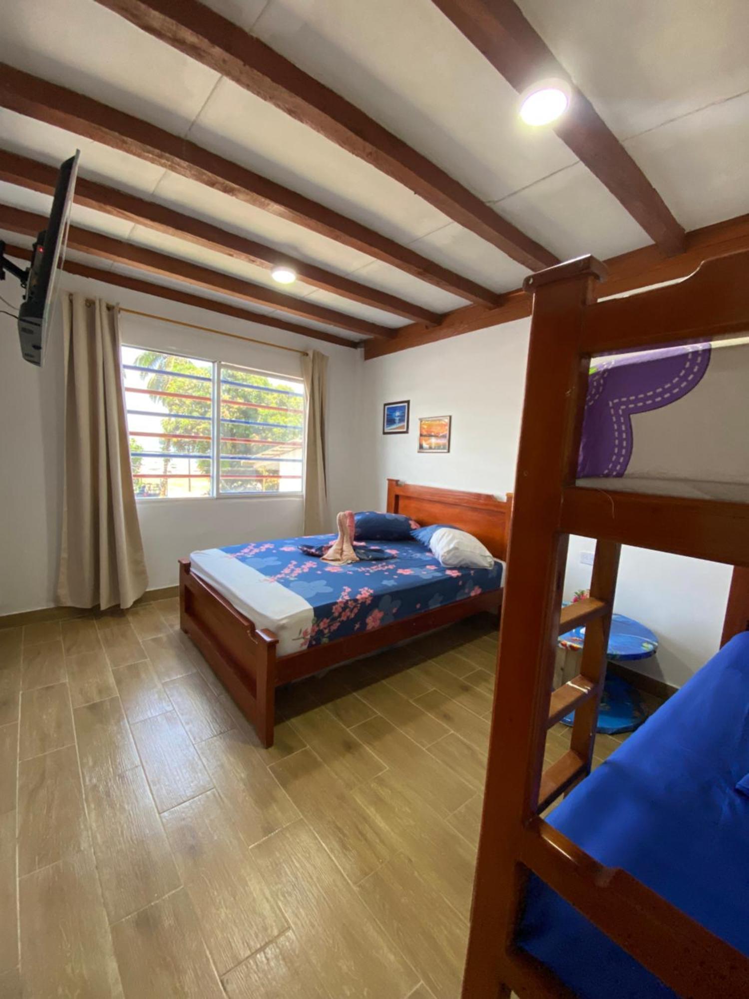Acuarios Hostal Плайя-Ладрильерос Экстерьер фото